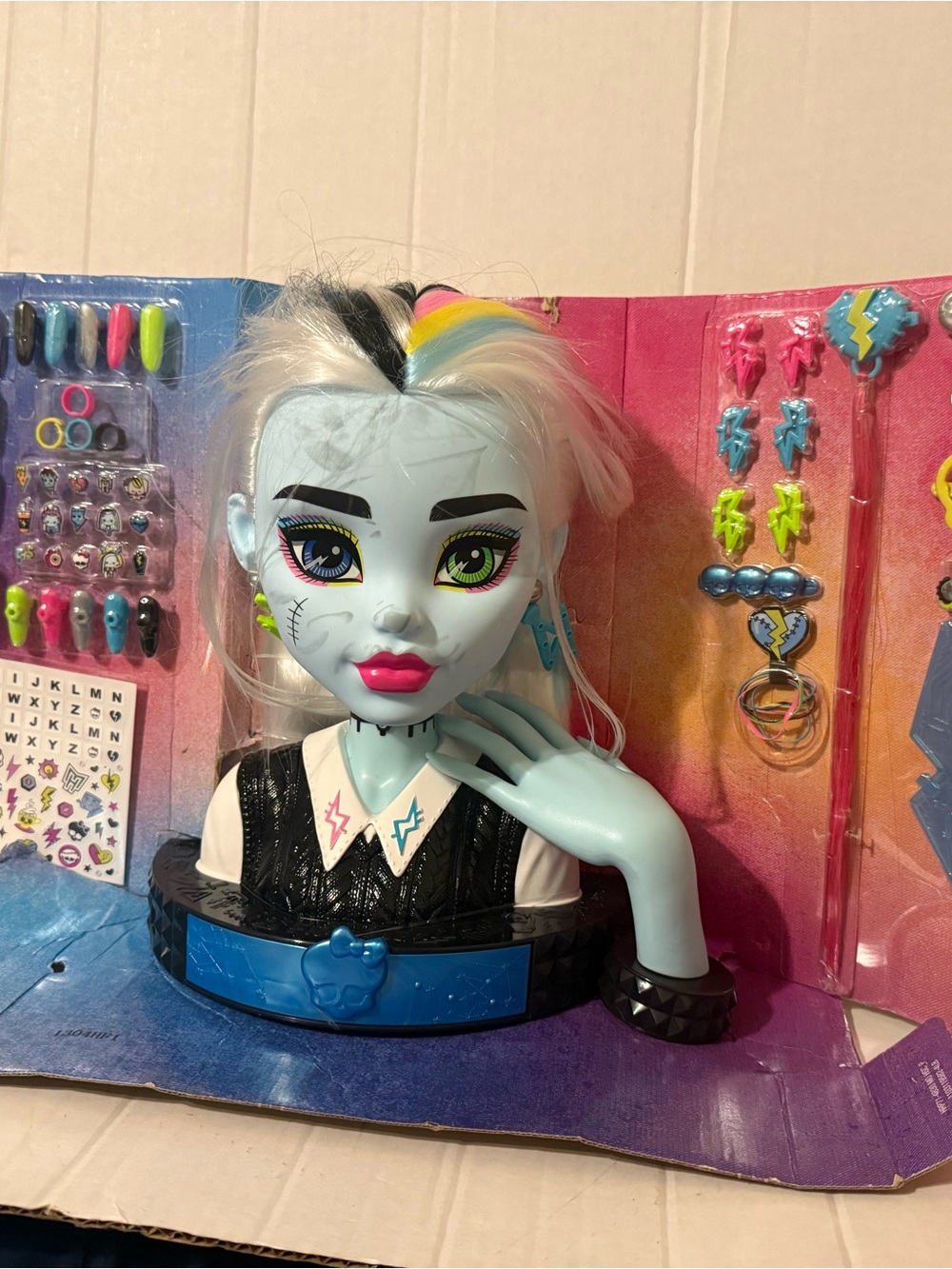 Monster High Frankie Stein Styling Head missing one hand see pictures